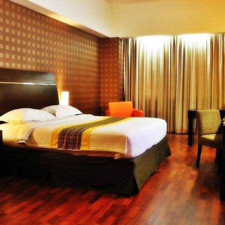 Grand Elite Hotel Pekanbaru Ngoại thất bức ảnh
