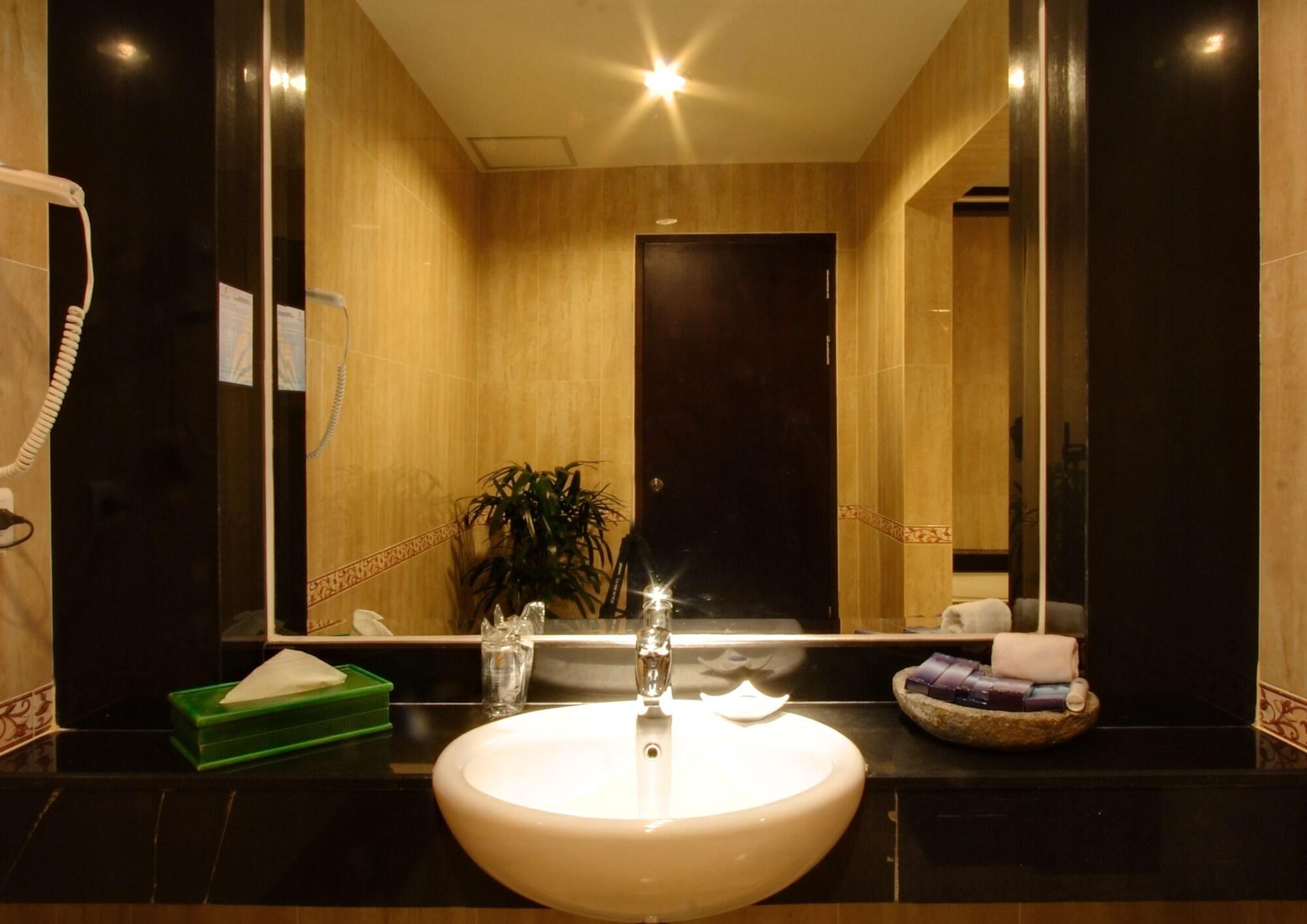 Grand Elite Hotel Pekanbaru Ngoại thất bức ảnh