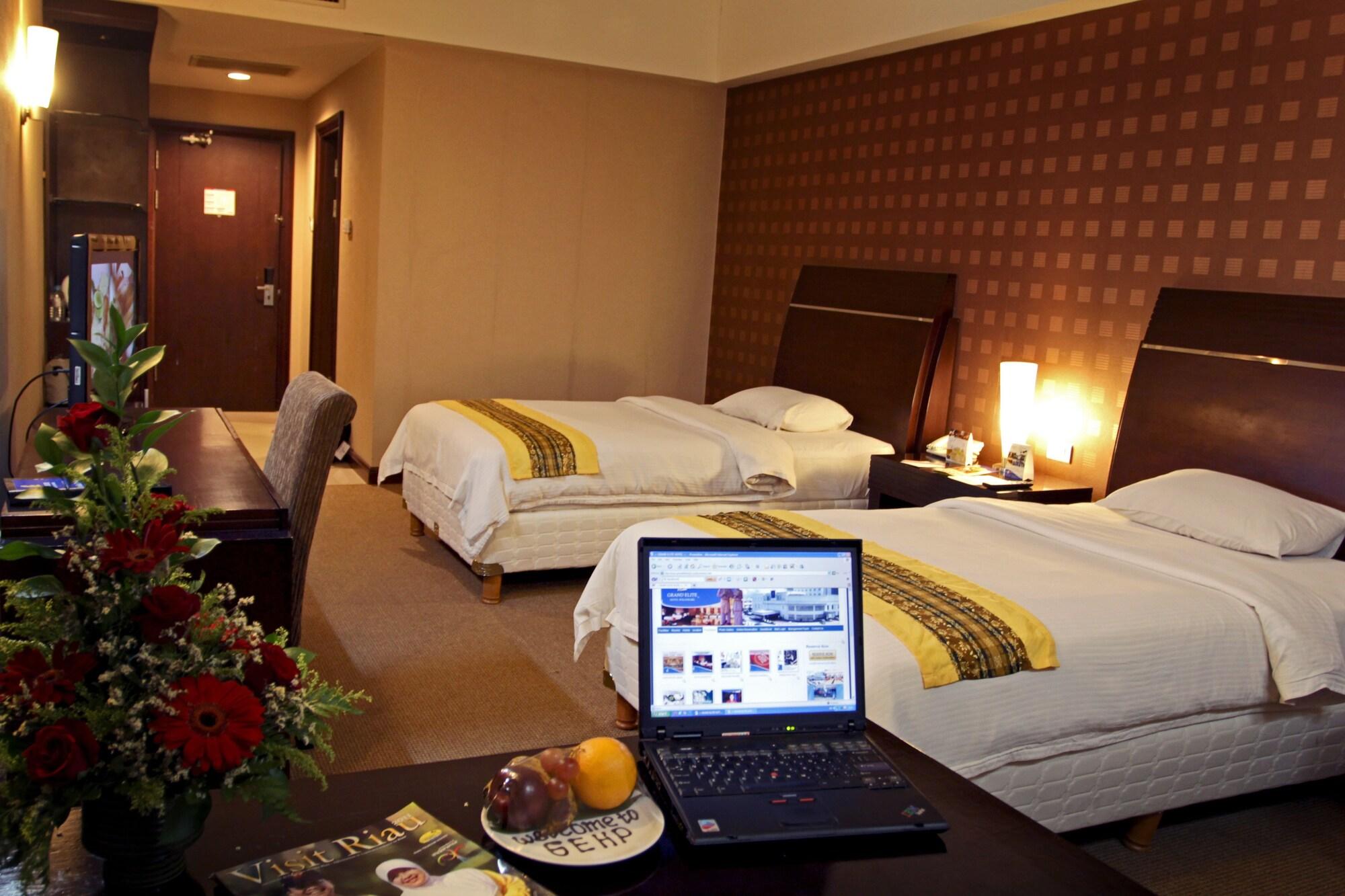 Grand Elite Hotel Pekanbaru Ngoại thất bức ảnh