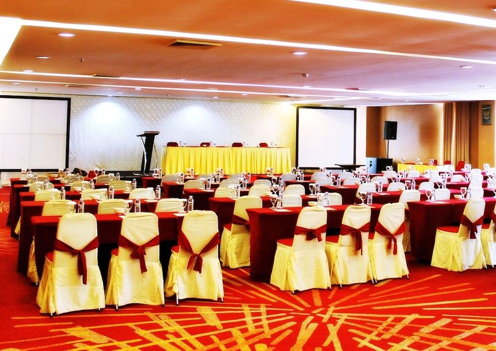 Grand Elite Hotel Pekanbaru Ngoại thất bức ảnh
