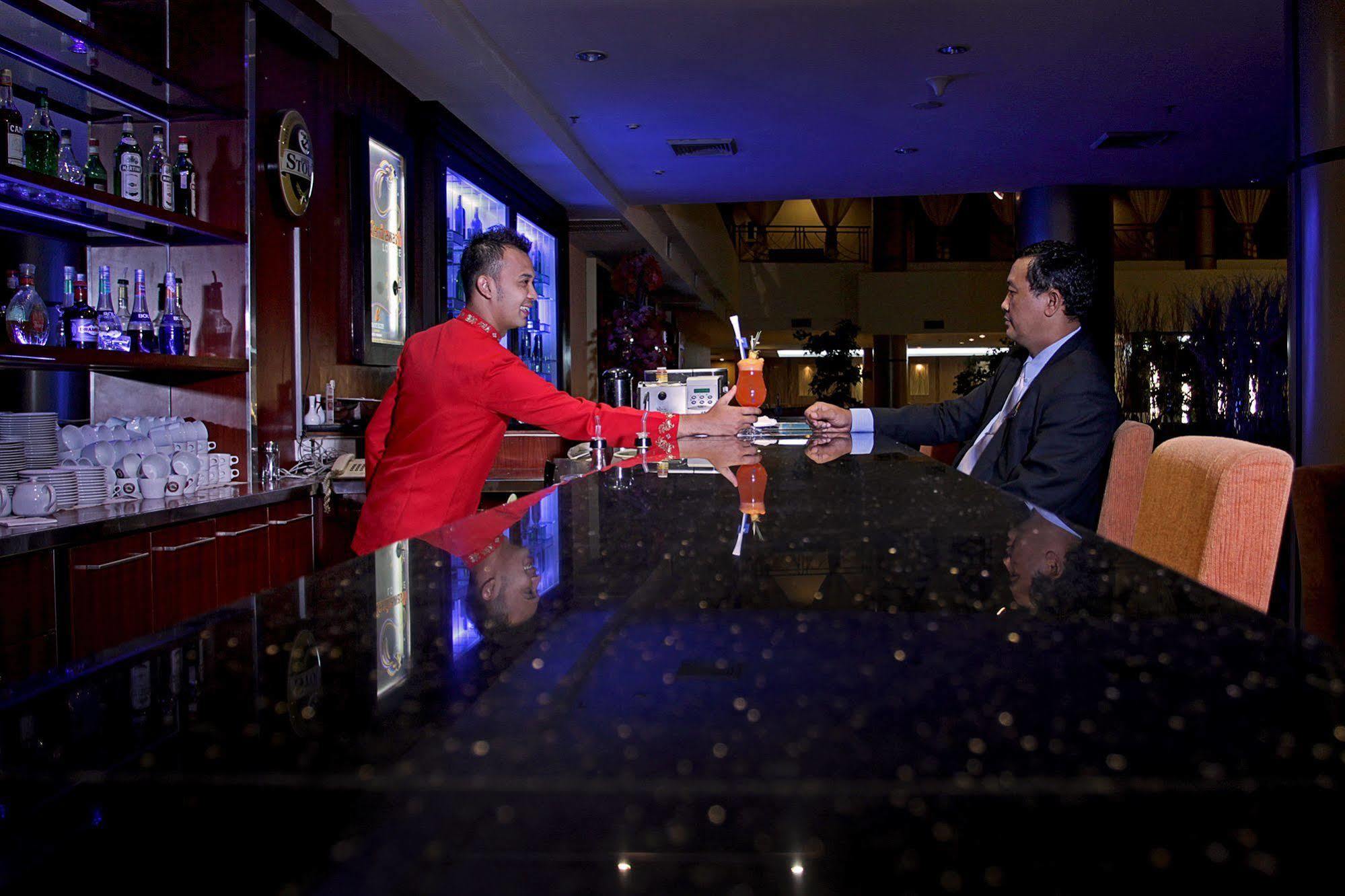 Grand Elite Hotel Pekanbaru Ngoại thất bức ảnh