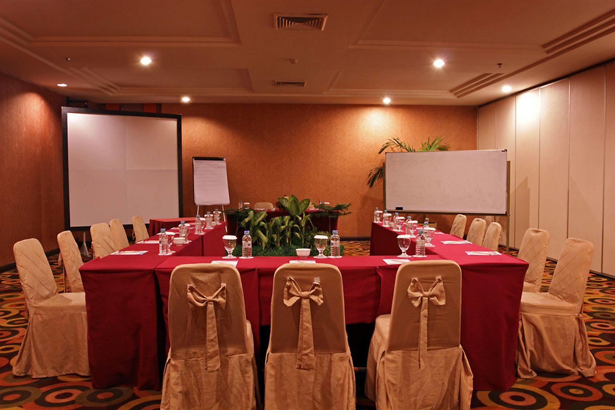 Grand Elite Hotel Pekanbaru Ngoại thất bức ảnh